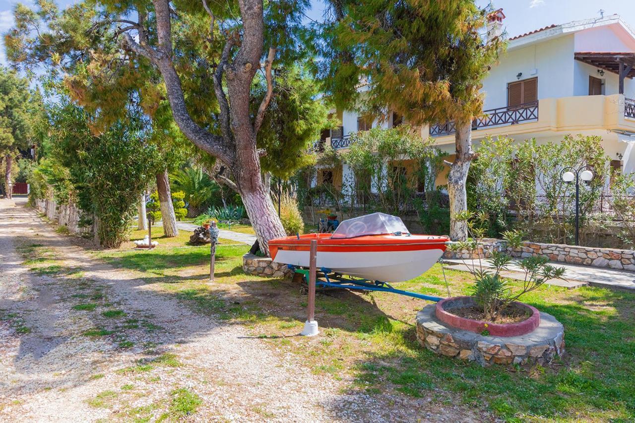 Galazia Akti Seaside Apartments Никити Екстериор снимка