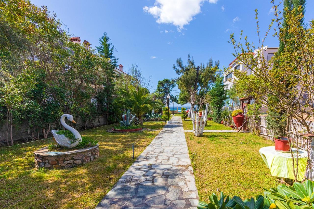 Galazia Akti Seaside Apartments Никити Екстериор снимка