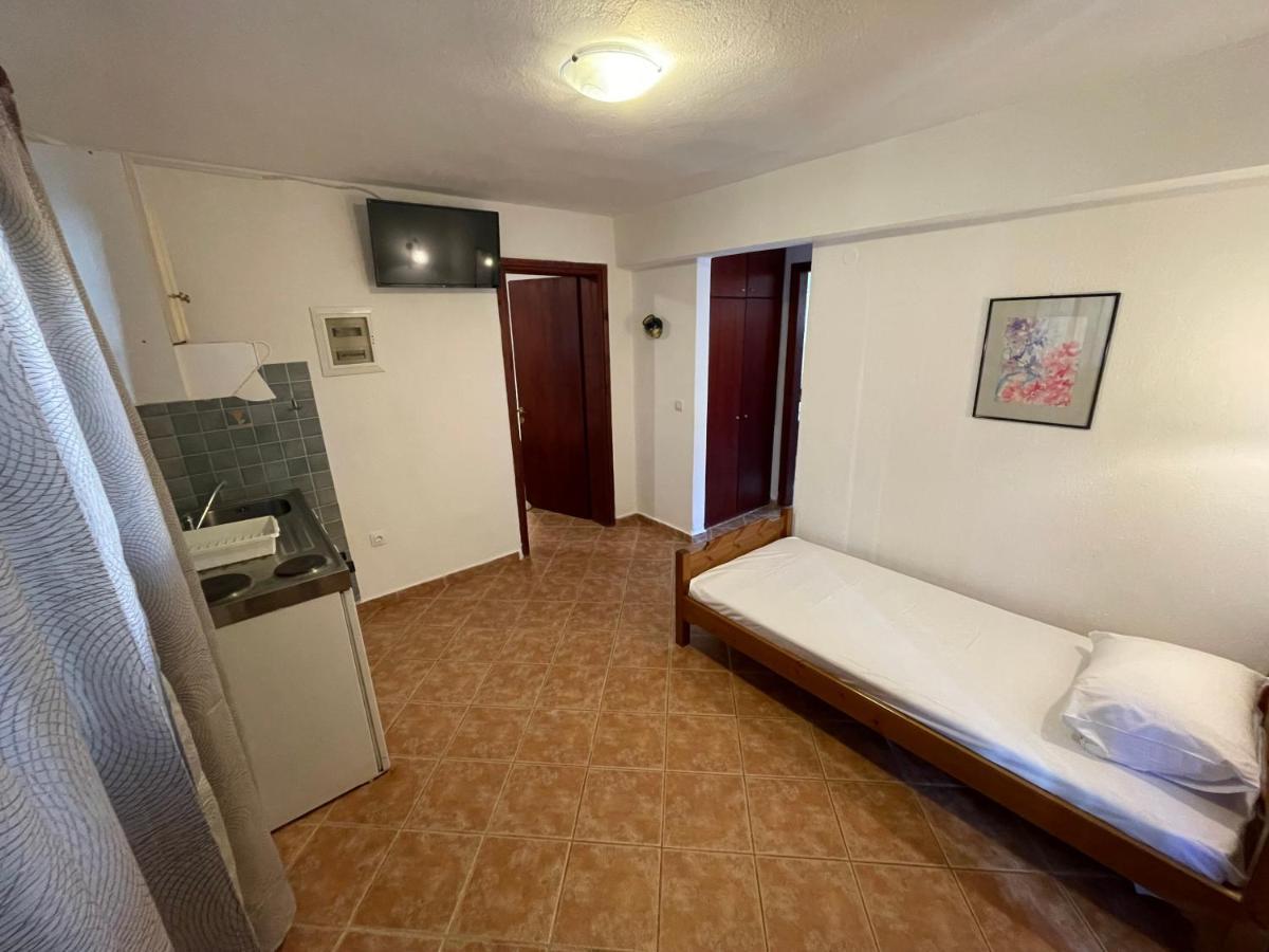 Galazia Akti Seaside Apartments Никити Екстериор снимка