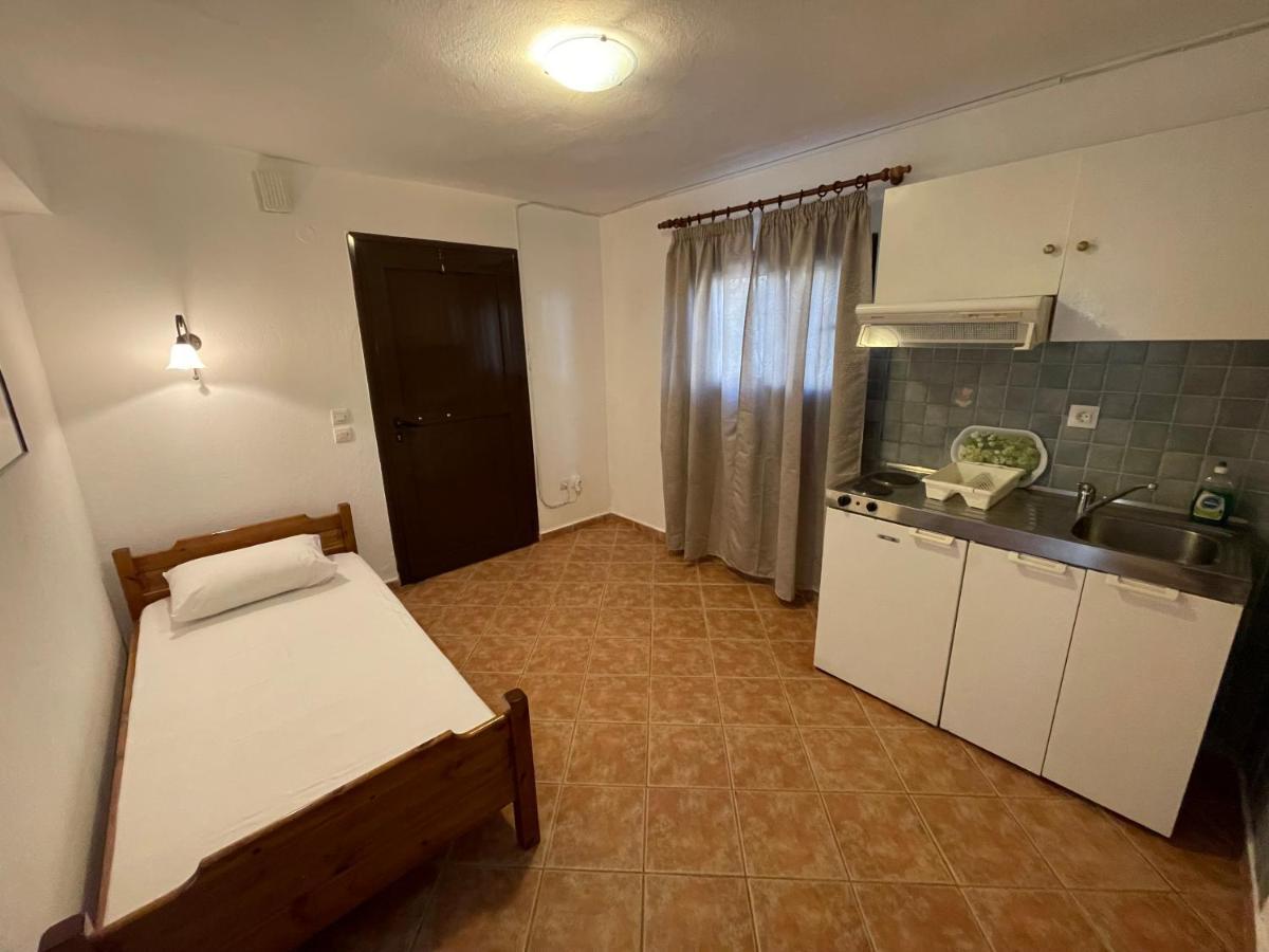 Galazia Akti Seaside Apartments Никити Екстериор снимка