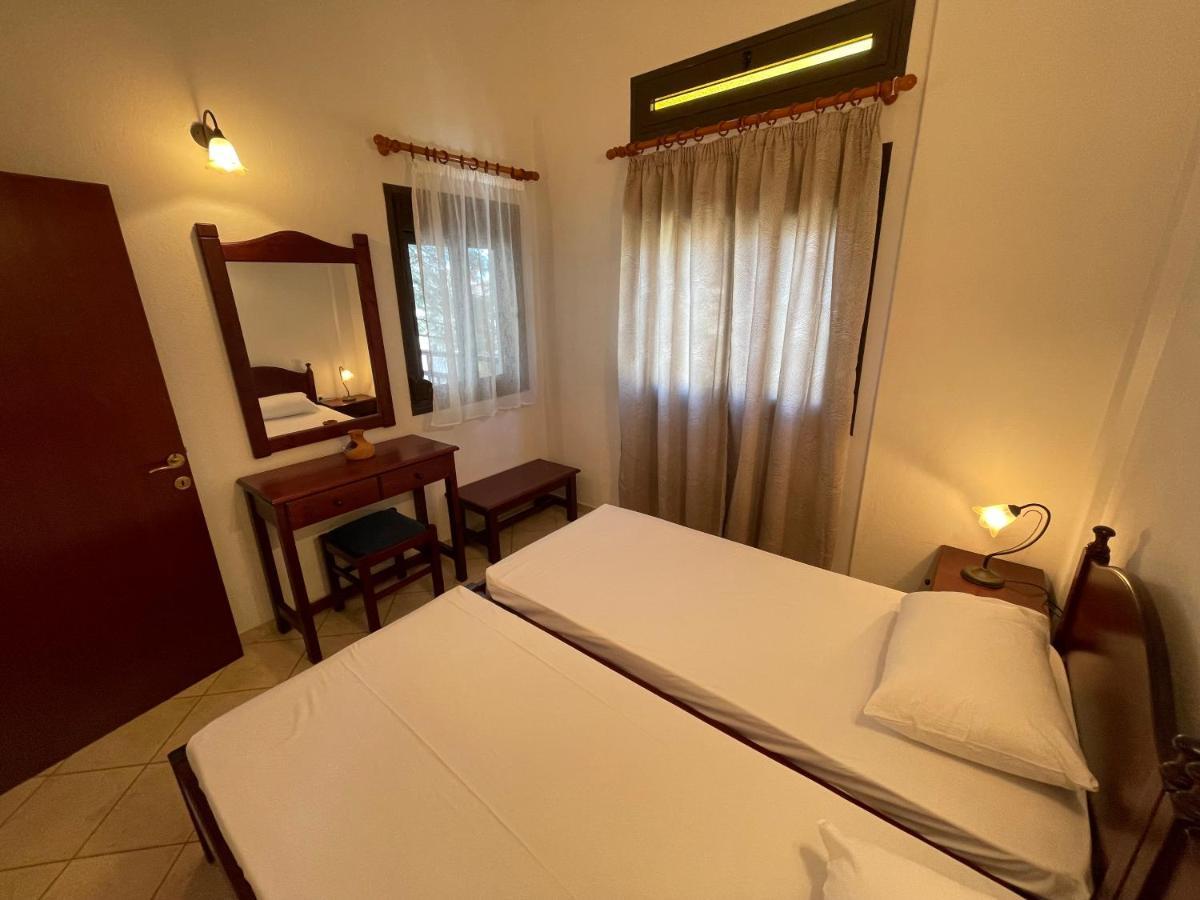 Galazia Akti Seaside Apartments Никити Екстериор снимка