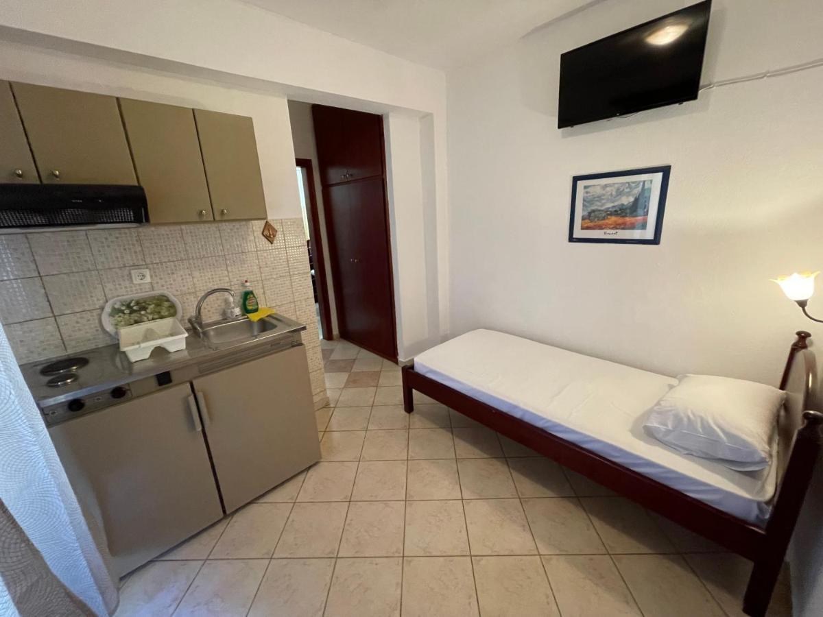 Galazia Akti Seaside Apartments Никити Екстериор снимка