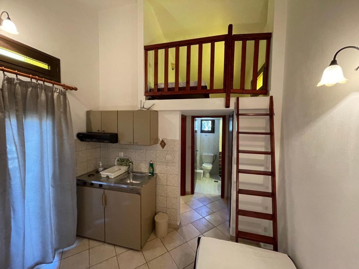 Galazia Akti Seaside Apartments Никити Екстериор снимка