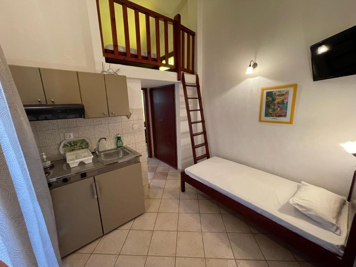Galazia Akti Seaside Apartments Никити Екстериор снимка
