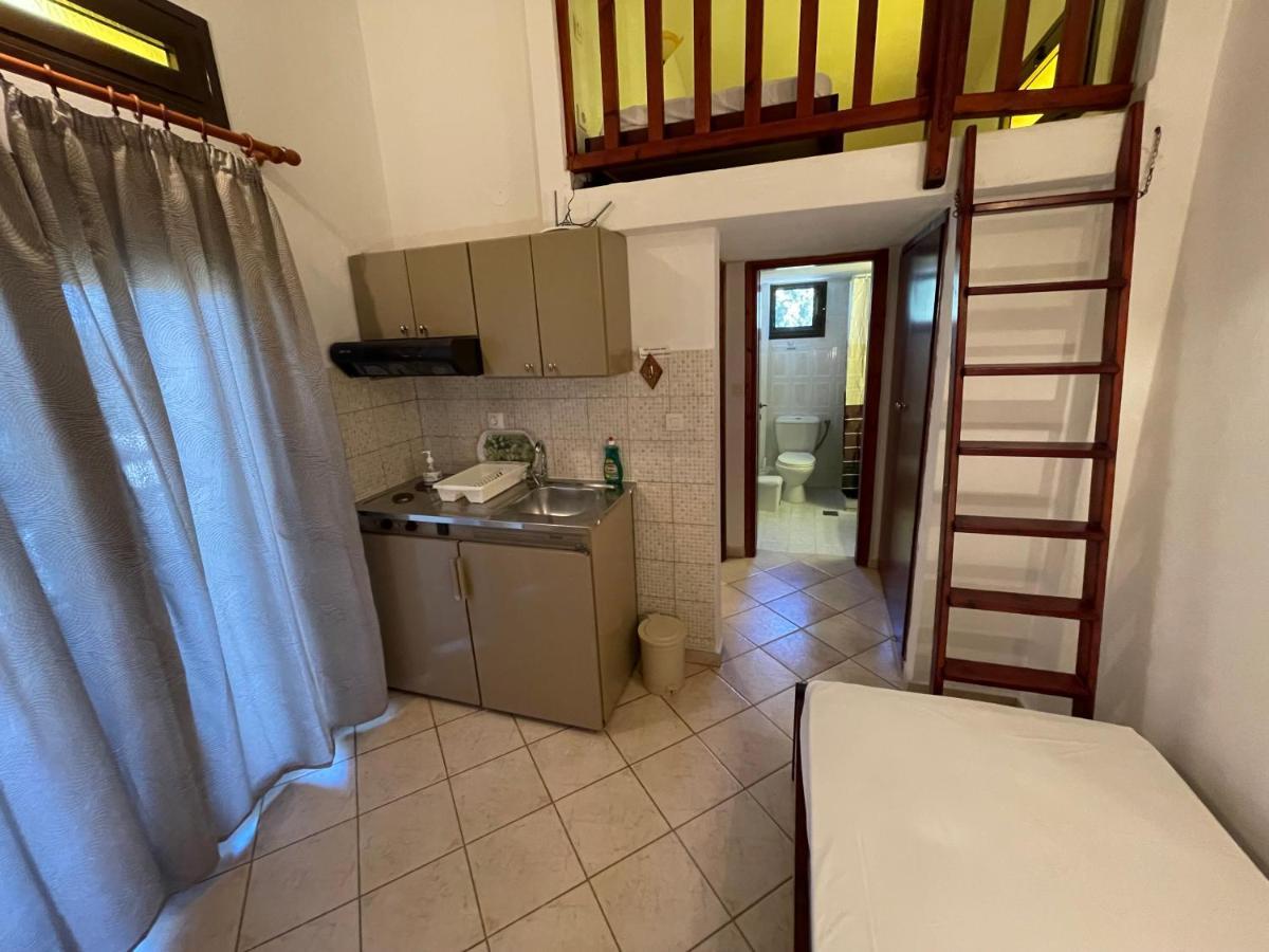 Galazia Akti Seaside Apartments Никити Екстериор снимка