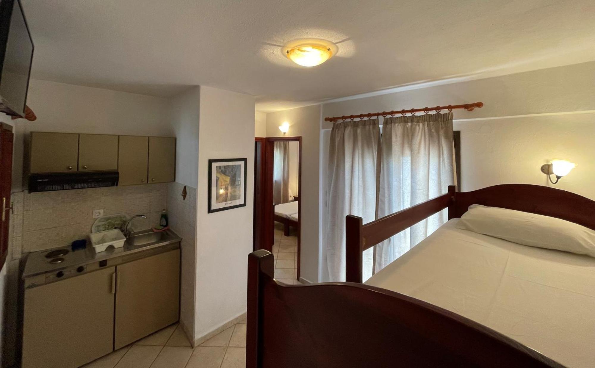 Galazia Akti Seaside Apartments Никити Стая снимка